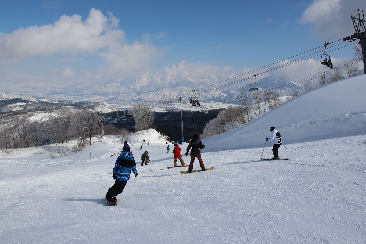 日本新潟-上越國際滑雪場|  2天1夜 雙板滑雪&單板滑雪巴士遊(入住期間無限次滑雪&提供裝備租借)| 池袋出發