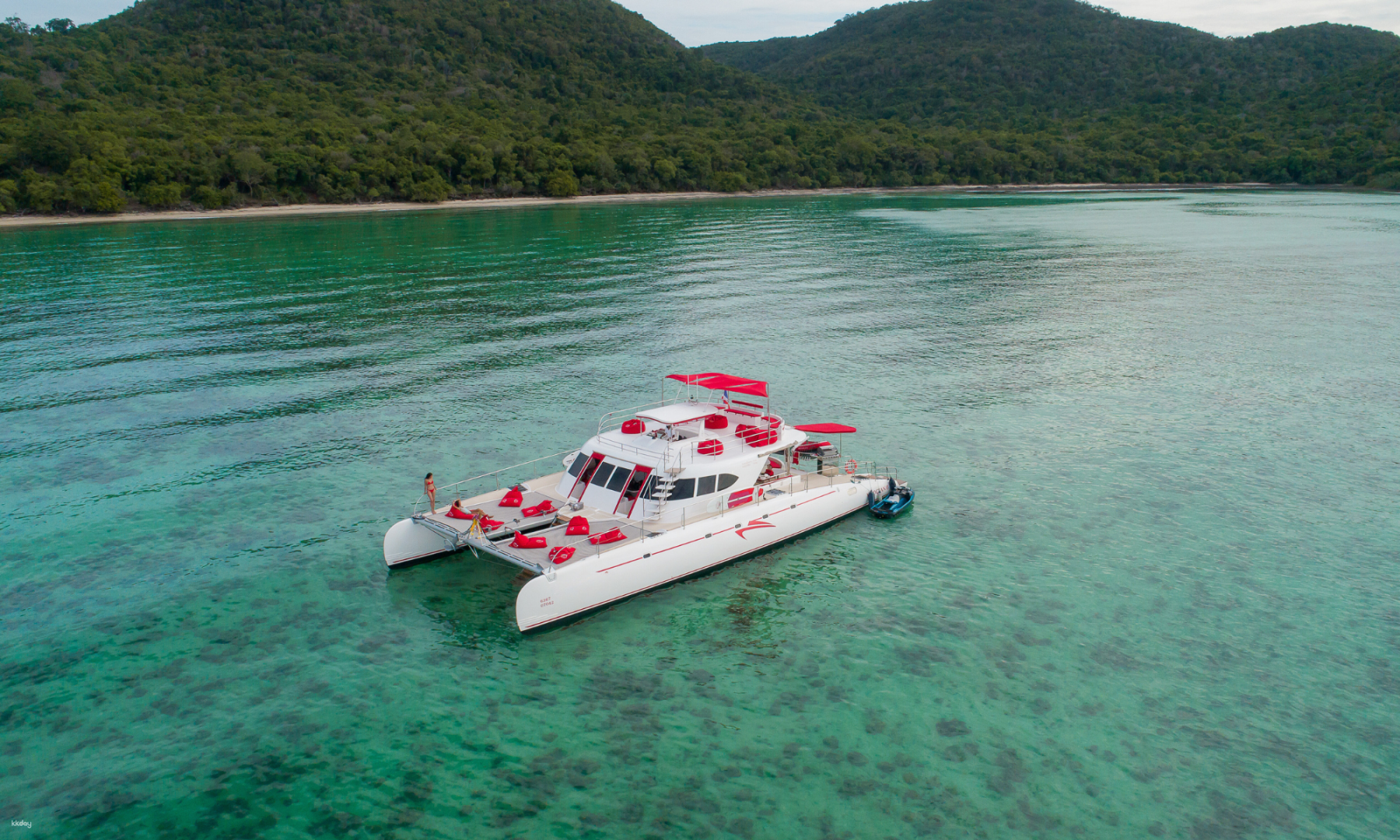 泰國-芭達雅跳島一日遊|雙體船體驗島嶼探索