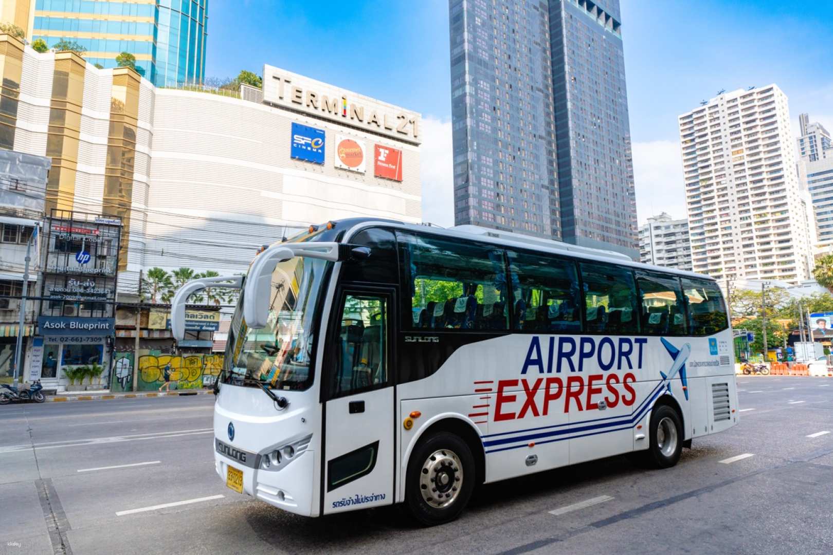 泰國-曼谷大象機場快線| 素萬那普機場 (BKK) 和曼谷市中心之間的共享機場巴士接送服務