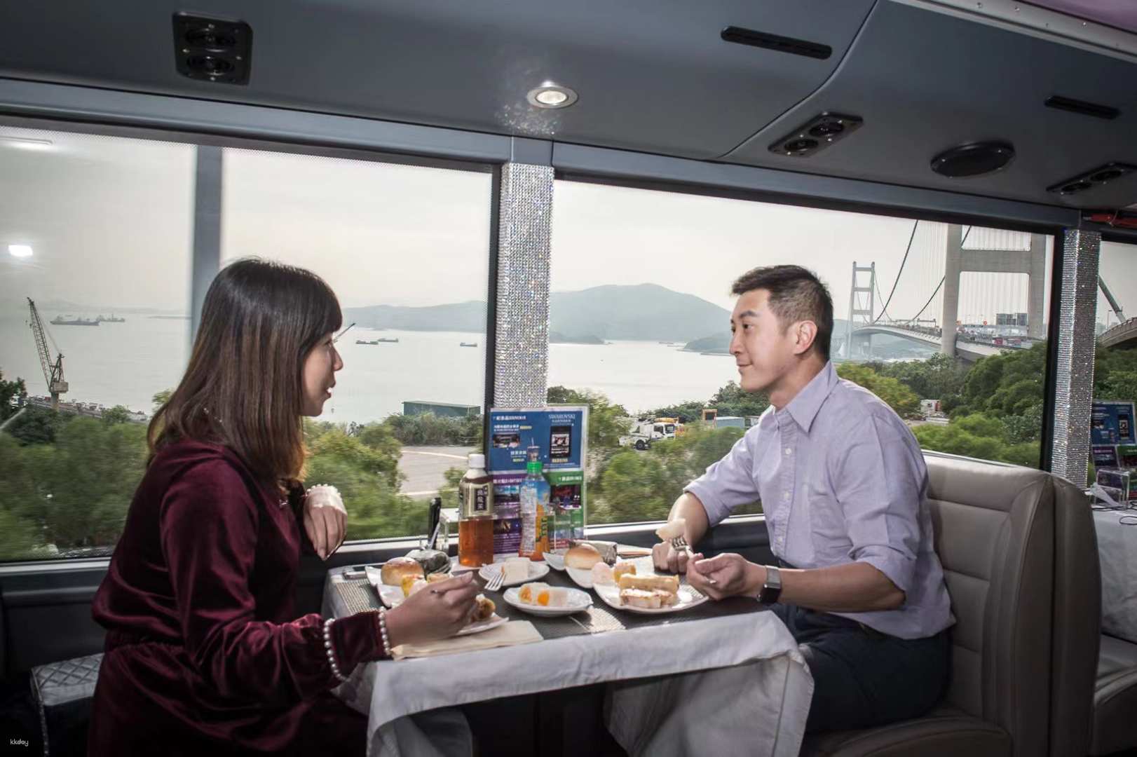 香港-水晶巴士美食觀光遊| 2.5小時名勝景點遊&米其林中式點心餐