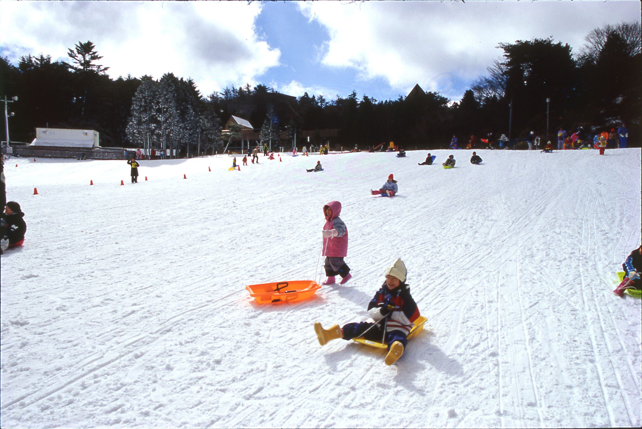 神戶六甲山滑雪場入場券| 可租借滑雪裝備或滑雪盆