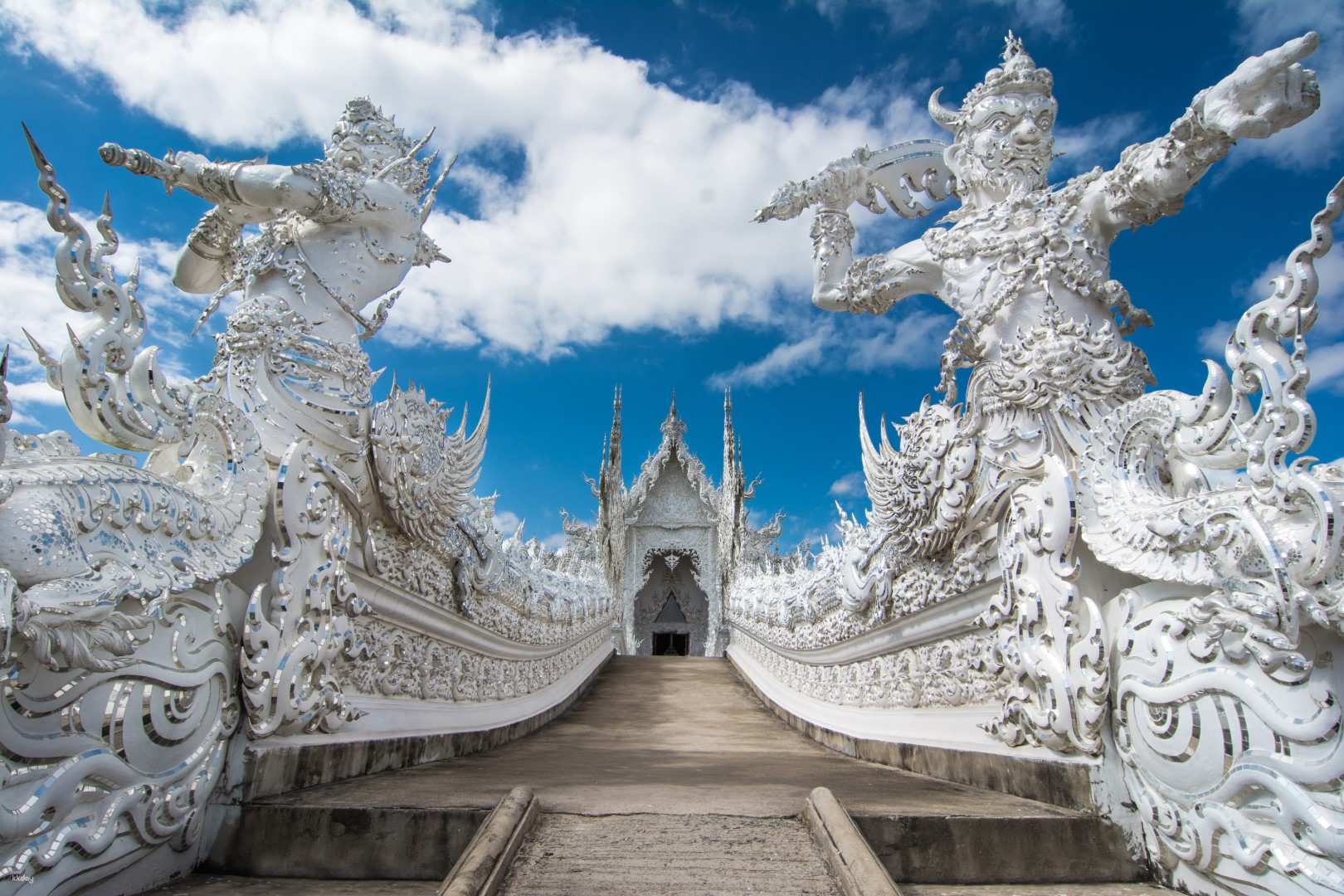 泰國-清邁 清萊一日遊| 藍廟/白廟/黑屋博物館/長頸村溫泉