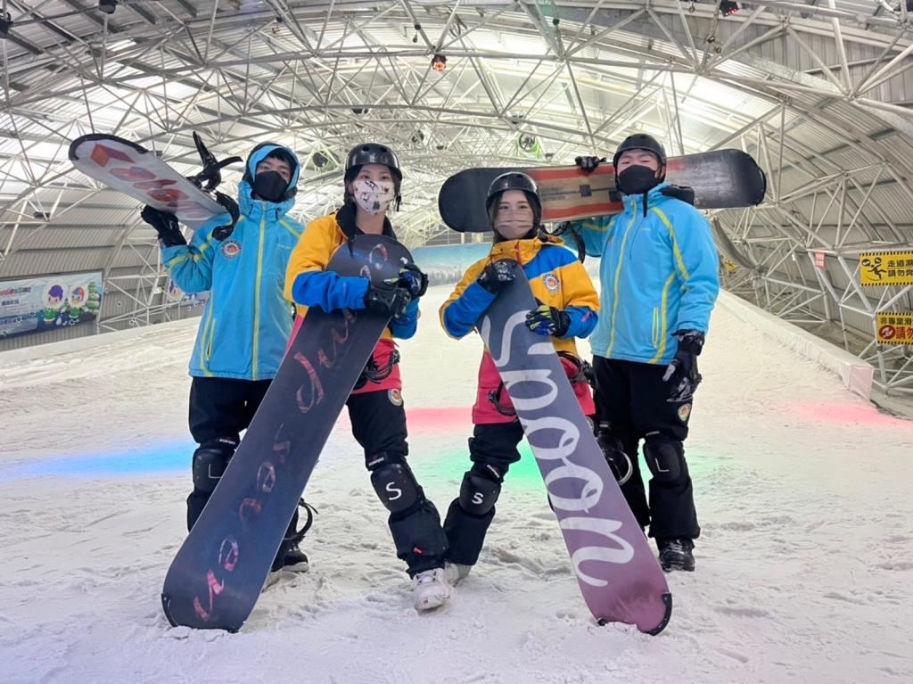 新竹-小叮噹科學主題樂園| 平日滑雪體驗課(SB單板)